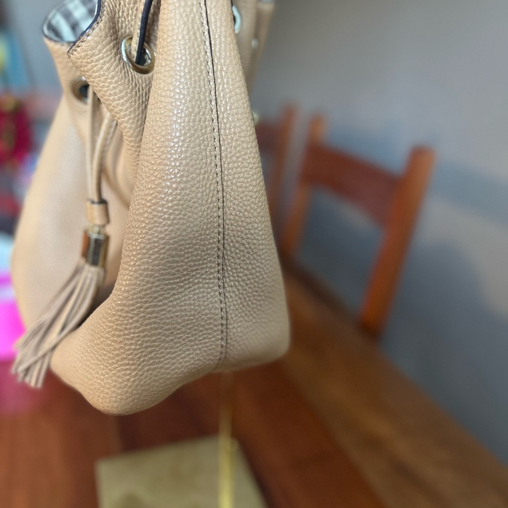Henri Bendel Vintage Tan Leather Two Way Bucket Bag Striped Interior in EUC - Picture 5 of 11